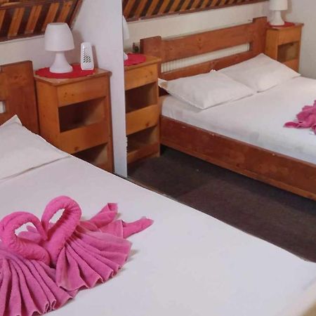Hostel Intim 95 Ron Bîrlad Esterno foto