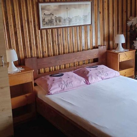 Hostel Intim 95 Ron Bîrlad Esterno foto