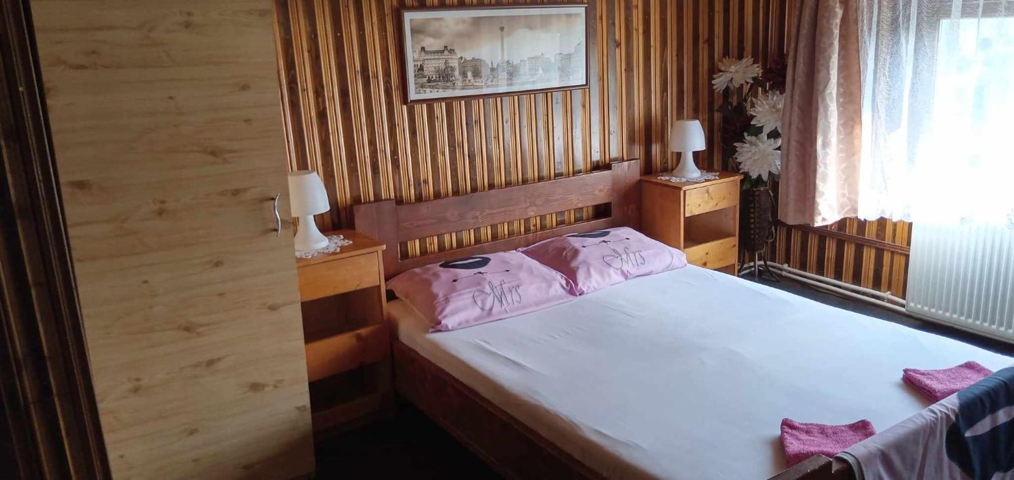 Hostel Intim 95 Ron Bîrlad Esterno foto